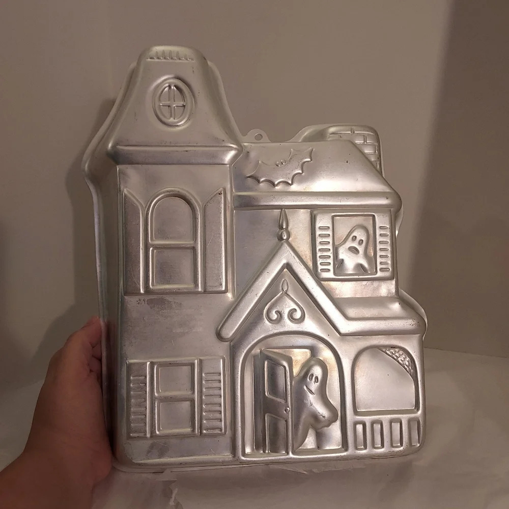 Vintage 1983 Wilton Classic Haunted House Cake Pan